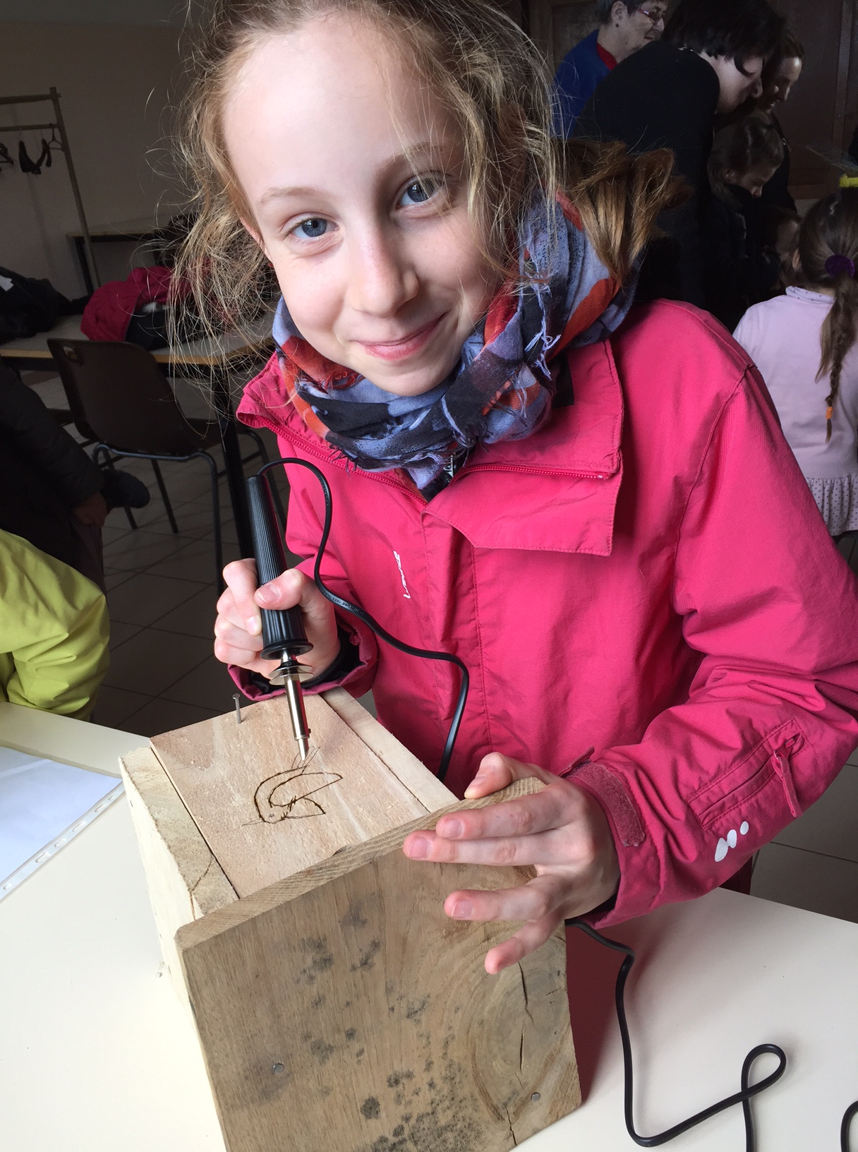 St Germier (79340)-2 mars 2016-Les enfants personnalisent les nichoirs qui seront posés à l'étang communal © DR